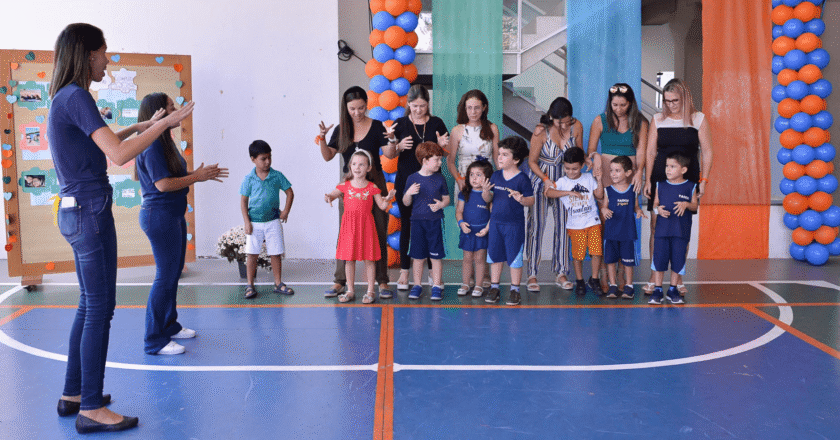 Instituto Paideia celebra Dia das Mães com oficinas de arte e apresentações