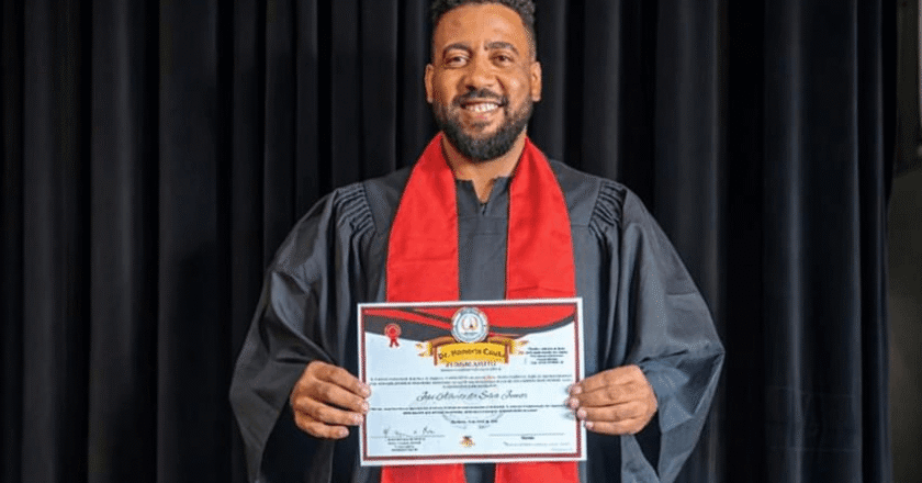 Capoeirista sebastianense recebe título de Doutor Honoris Causa em
