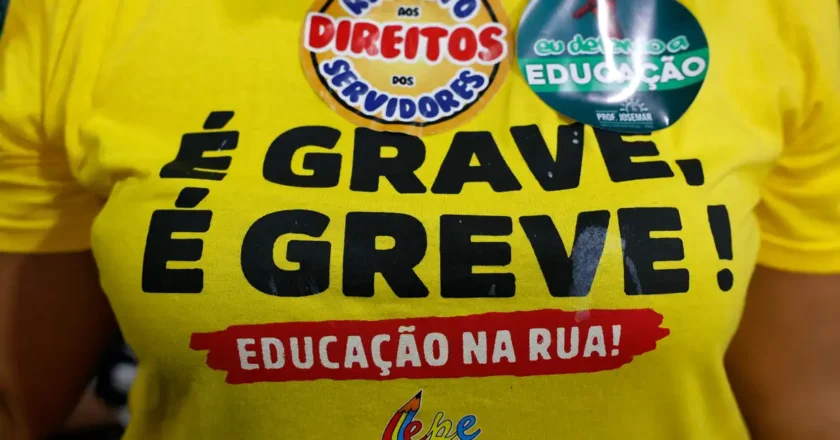 Profissionais da educação pública fazem paralisação em Rio