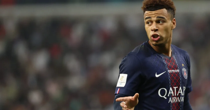 PSG goleia Liverpool e avança na Champions League