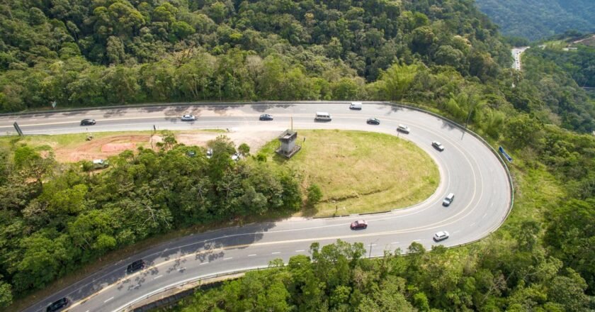 Confira a previsão de trânsito para o feriado na rodovia dos Tamoios; saiba o que muda