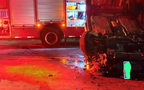 Acidente na Rio-Santos deixa dois feridos em Caraguatatuba