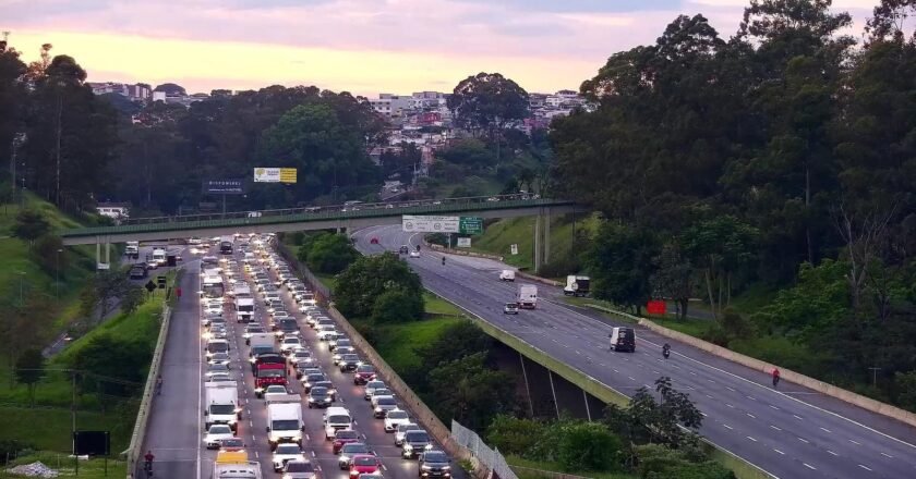 Anchieta-Imigrantes tem pontos de lentidão na manhã desta quarta