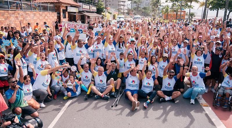 Caminhada Inclusiva oferta atividades gratuitas em Bertioga