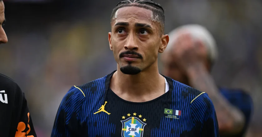 Fifa criticada por lesão de Raphinha na seleção brasileira
