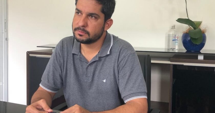 Tato Aguilar cobra Prefeitura sobre risco de intervenções nos quiosques da orla de Caraguatatuba