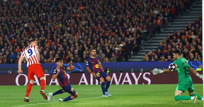 Barcelona sofre expulsão e cede vantagem na Champions