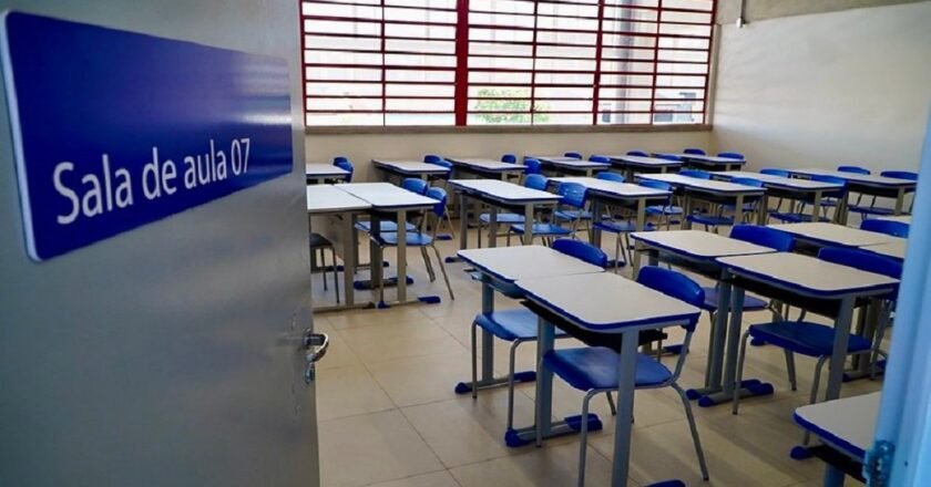 Docentes de São Paulo fazem greve por reajuste salarial