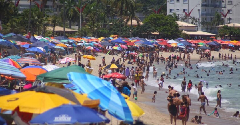 Caraguatatuba: Martim de Sá é a Praia que Desafia o Mar e a Noite