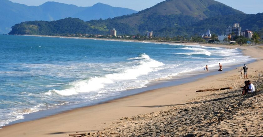 Ondas fortes e infraestrutura de ponta: Caraguatatuba encanta os surfeiros