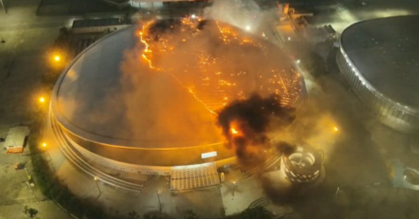 Incêndio destrói telhado do Velódromo no Parque Olímpico