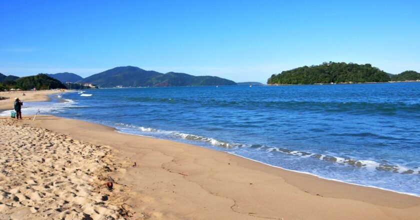 Praia da Cocanha: um paraíso de águas cristalinas em Caraguatatuba