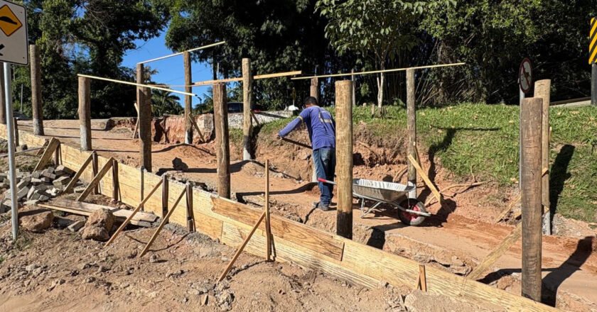 Prefeitura de São Sebastião começa a obra de melhoria da passarela da Vila Sahy