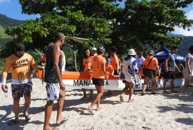 Instituto Marcura oferece aulas de canoa havaiana