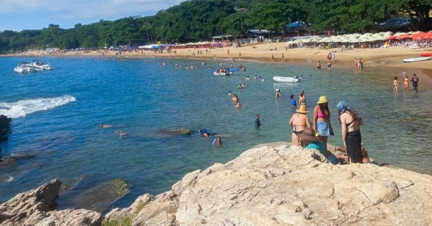 Praia do Curral é destino badalado em Ilhabela