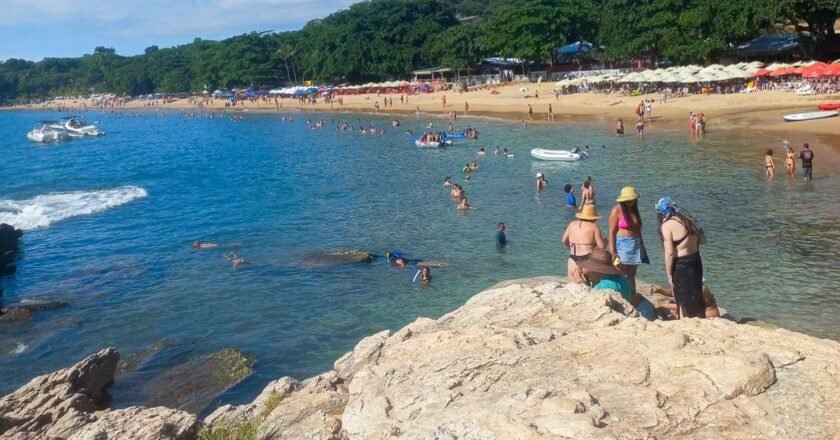 Praia do Curral é destino badalado em Ilhabela