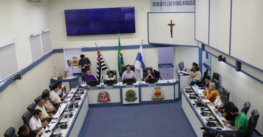 Câmara aprova regras de contratação e livre acesso turístico