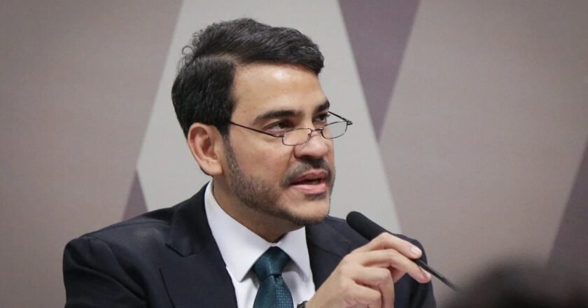 Messias defende defesa do patrimônio na sabatina ao STF