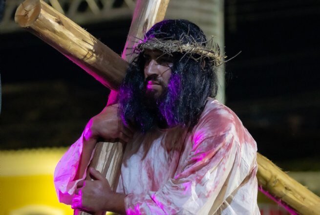 EncenaÃ§Ã£o da PaixÃ£o de Cristo movimenta Sexta-feira Santa, na PraÃ§a da Matriz, em SÃ£o SebastiÃ£o