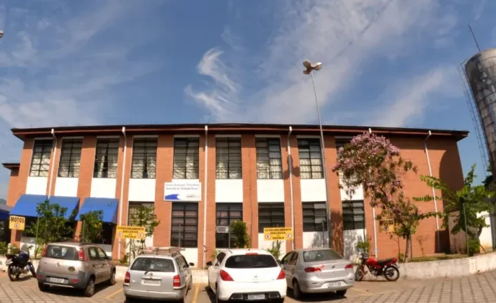 Escola Municipal Tancredo Neves completa 58 anos em Ubatuba