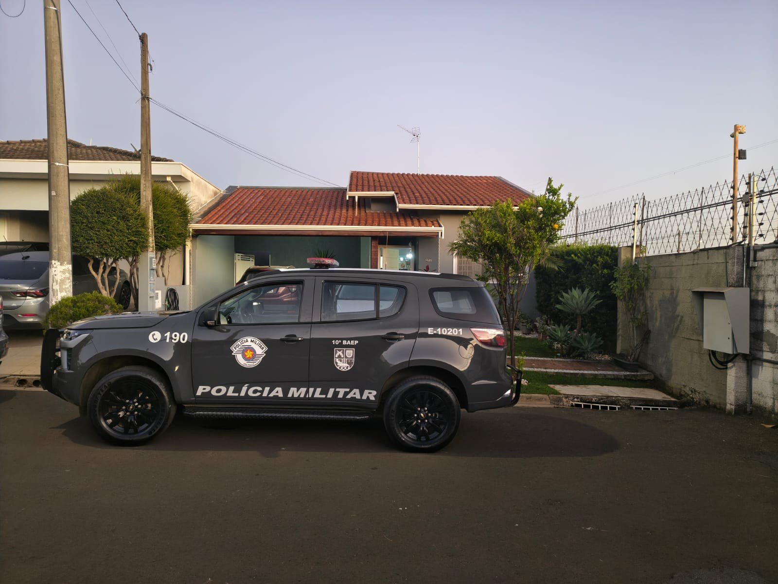 Dois suspeitos de conexão com Comando Vermelho são presos