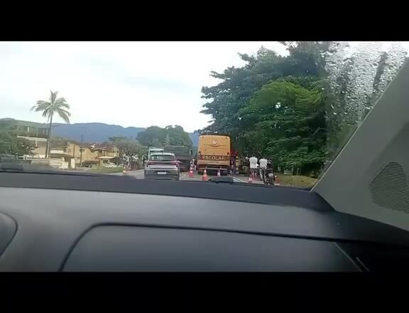 ATENÇÃO MOTORISTA GRAVE ACIDENTE NA RODOVIA RÍO SANTOS PRÓXIMO