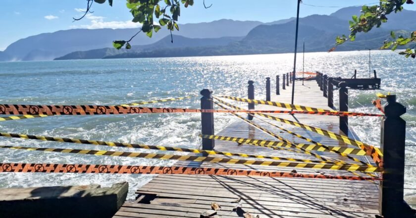 Píer de Ilhabela é interditado após danos por ressaca