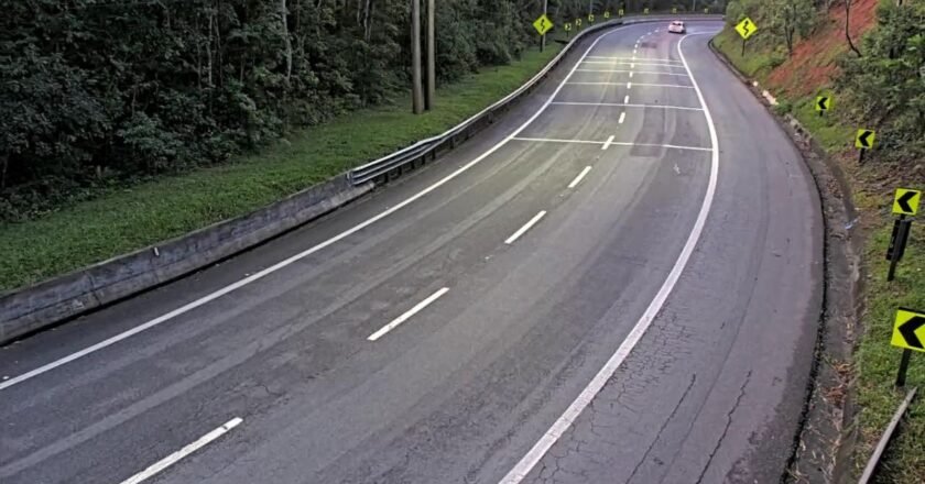 Tráfego flui normalmente na rodovia dos Tamoios