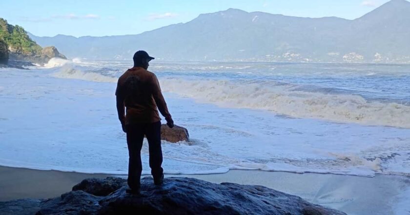 Defesa Civil alerta para ressaca com ondas de até