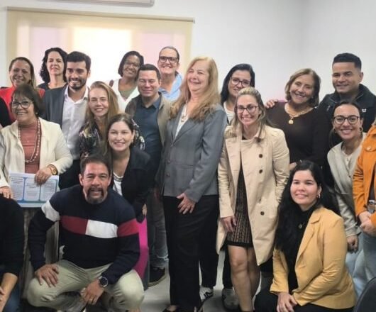 Caraguatatuba participa de encontro sobre Planos Decenais de Educação
