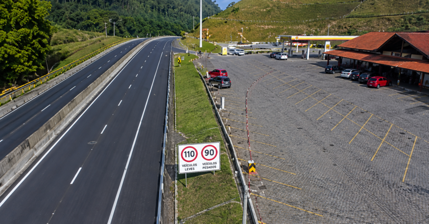 Trânsito flui normalmente na Rodovia dos Tamoios