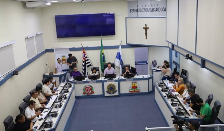 Câmara de Caraguatatuba decide acabar com taxa do lixo