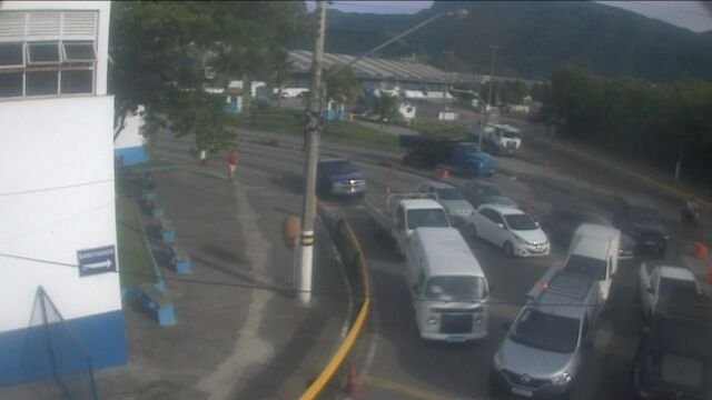 Espera padrão na balsa de Ilhabela nesta sexta
