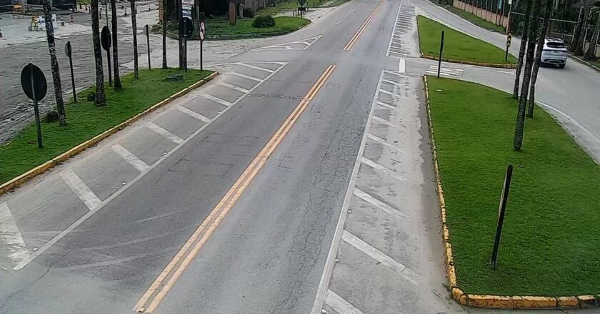 Tráfego normal no trecho Bertioga/São Sebastião da SP-055