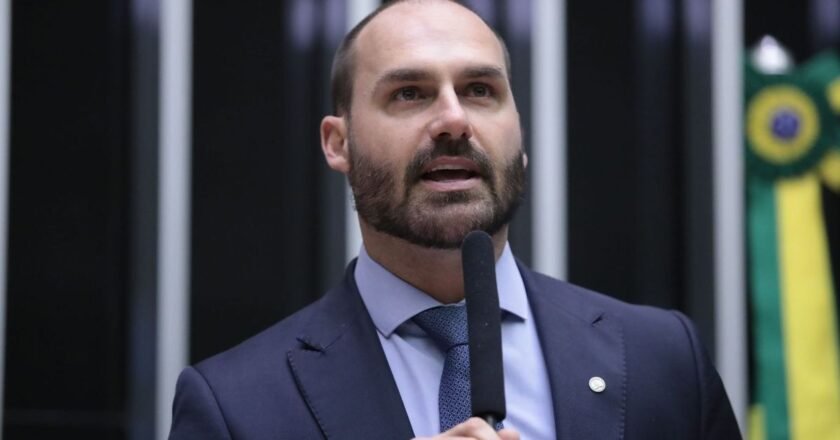 Moraes mantém julgamento de Eduardo Bolsonaro