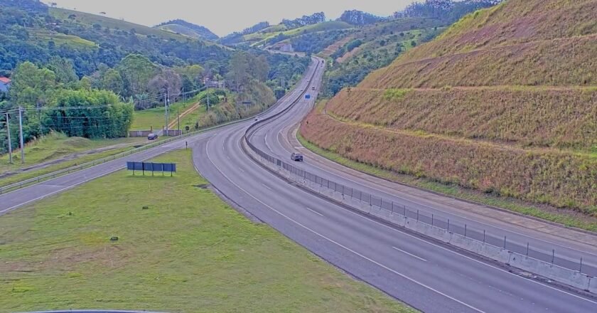 Tráfego está livre na rodovia dos Tamoios