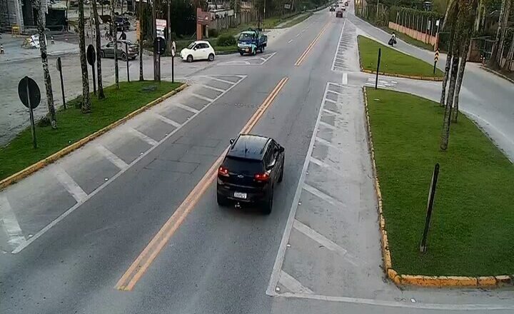 Tráfego intenso sentido São Sebastião na SP 055